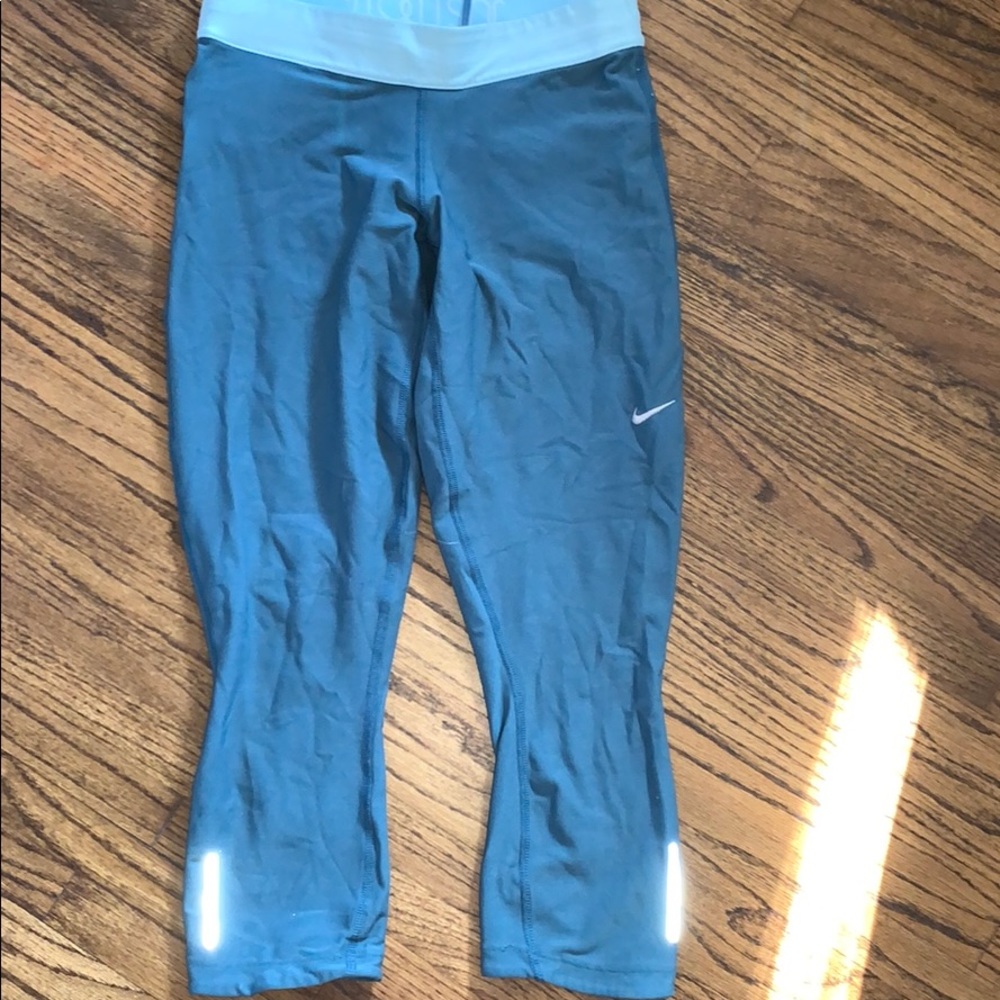 Nike calf length leggings